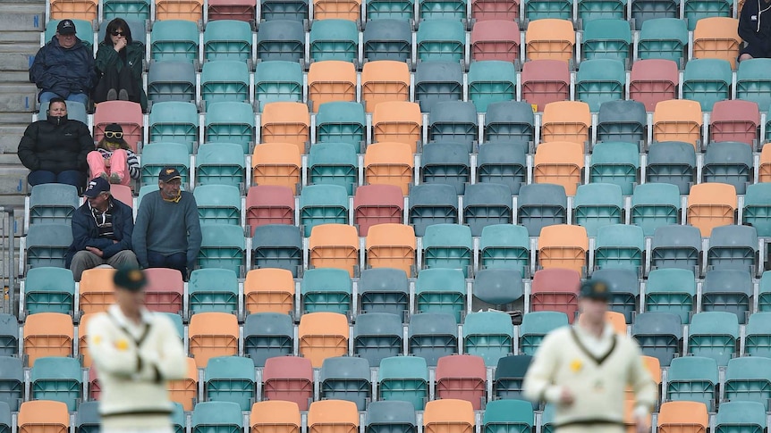 Small Hobart crowd