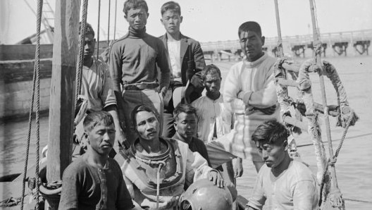 A Japanese pearl diver and lugger crew in Broome 1911