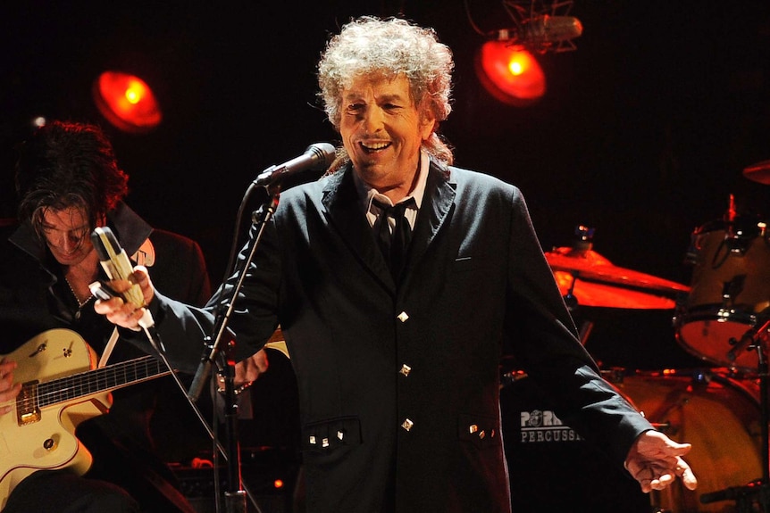 Bob Dylan performs in Los Angeles