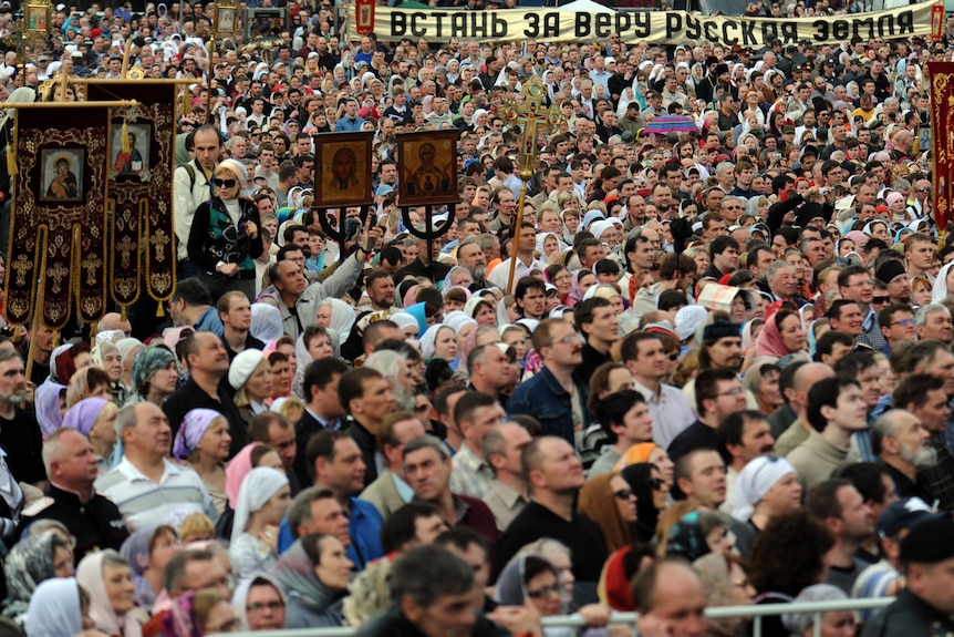 Orthodox faithful attend mass Moscow prayer