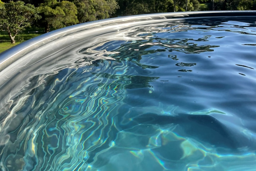 Smooth steel rim of stainless steel stock tank pool.