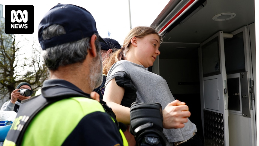 Greta Thunberg arrêtée à deux reprises par la police lors d’une manifestation contre Extinction Rebellion à La Haye