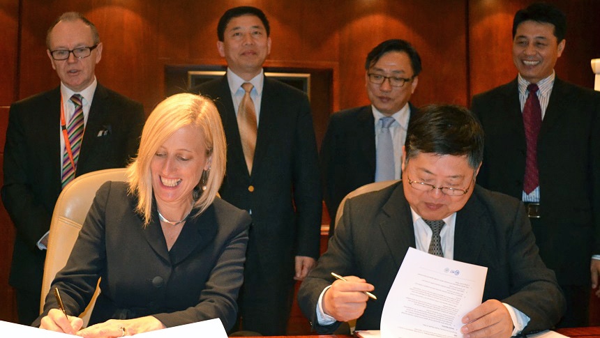 Katy Gallagher signs a sister school agreement with Shanghai Normal University president.
