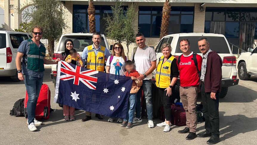 Actualizări live despre războiul Israel-Gaza: Patru cetățeni australieni și un rezident permanent au ajutat la evacuarea Cisiordania prin Iordania