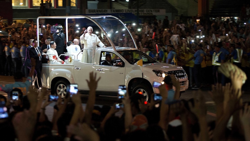 Pope Francis arrives in Manila