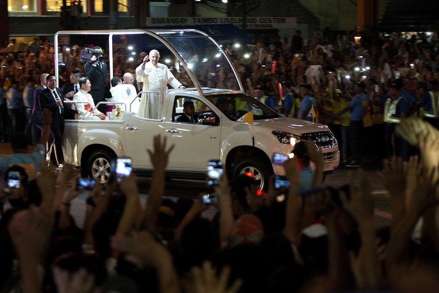 Pope Francis arrives in Manila