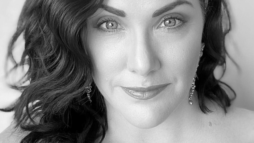 Headshot photo of soprano Naomi Johns in black and white