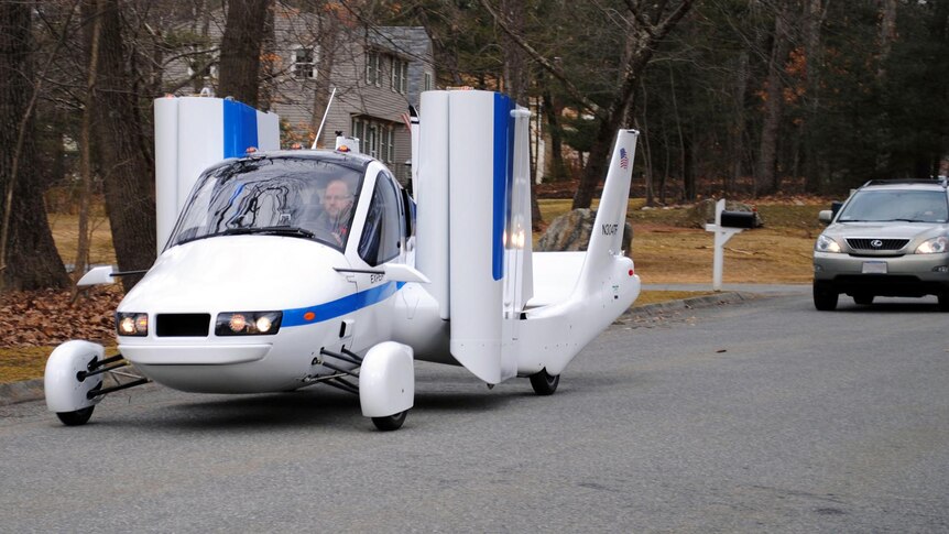 Transition car plane makes its debut.