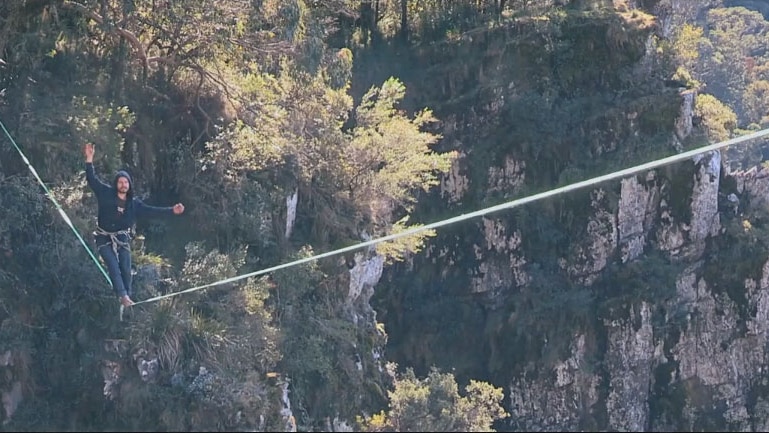 Guilherme Lopez is a slackline walker from Brazil who wanted to take on Kangara Falls.