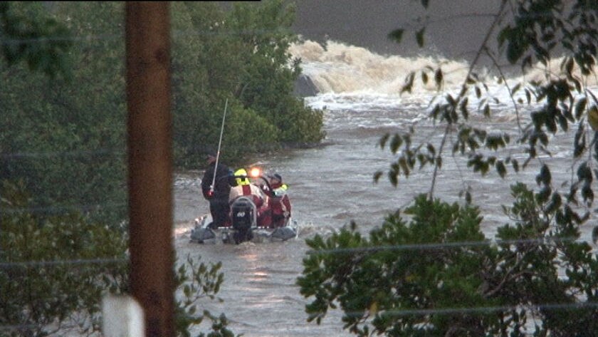 Heavy rain floods parts of SE Qld - ABC News