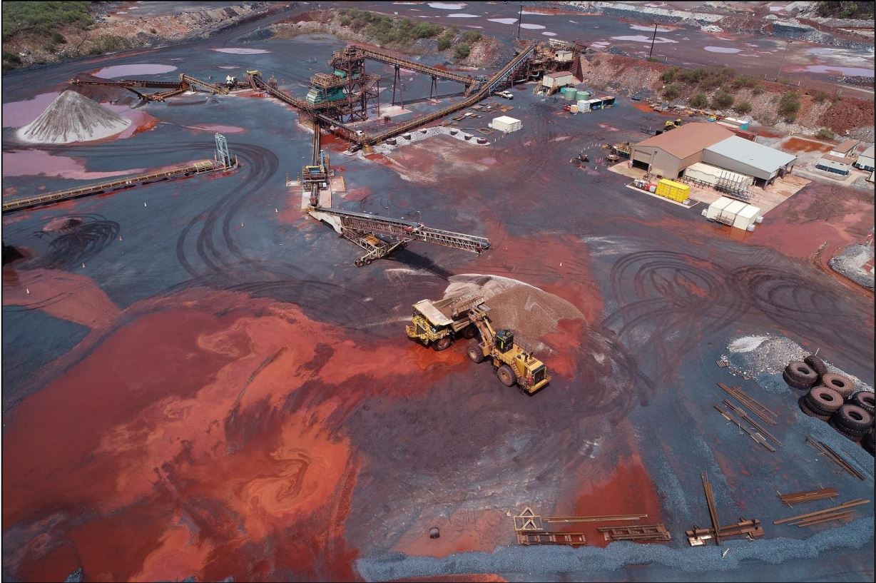 Veduta aerea della miniera di minerale di ferro