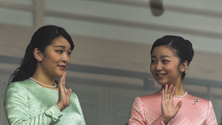 Princess Mako (L) and Princess Kako wave during a new years celebration at the Imperial palace