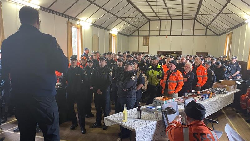 Briefing for personnel during police and SES search for Shyanne-Lee Tatnell.