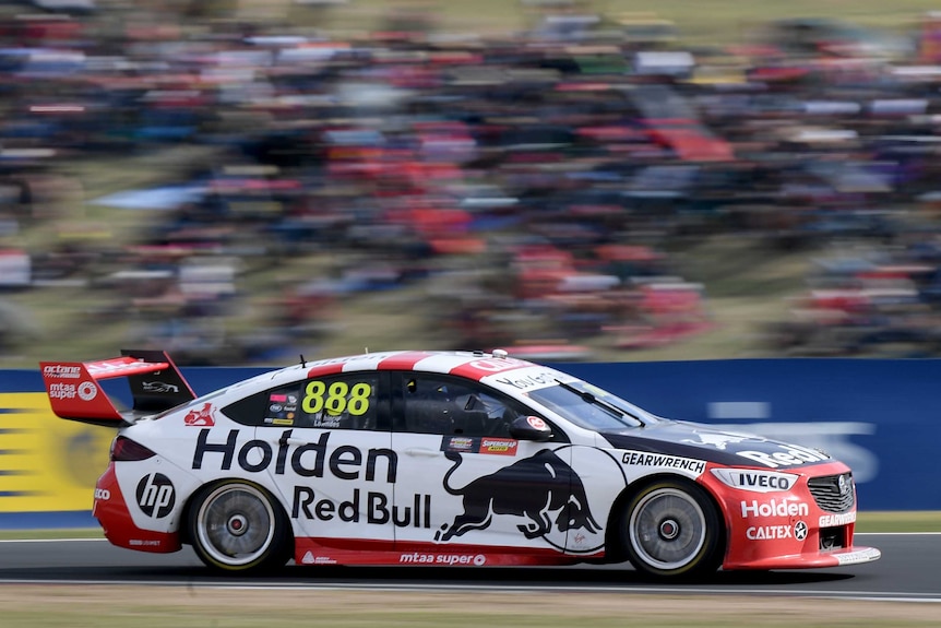 A car drives around the circuit at Mount Panorama in Bathurst.