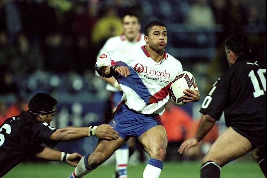 Jason Robinson runs with the ball under his arm