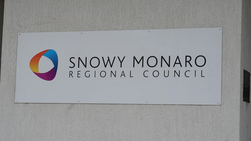 Picture of the sign for the Snowy Monaro Regional Council's office.