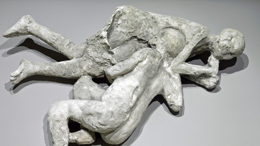 pompeii ash statues kissing
