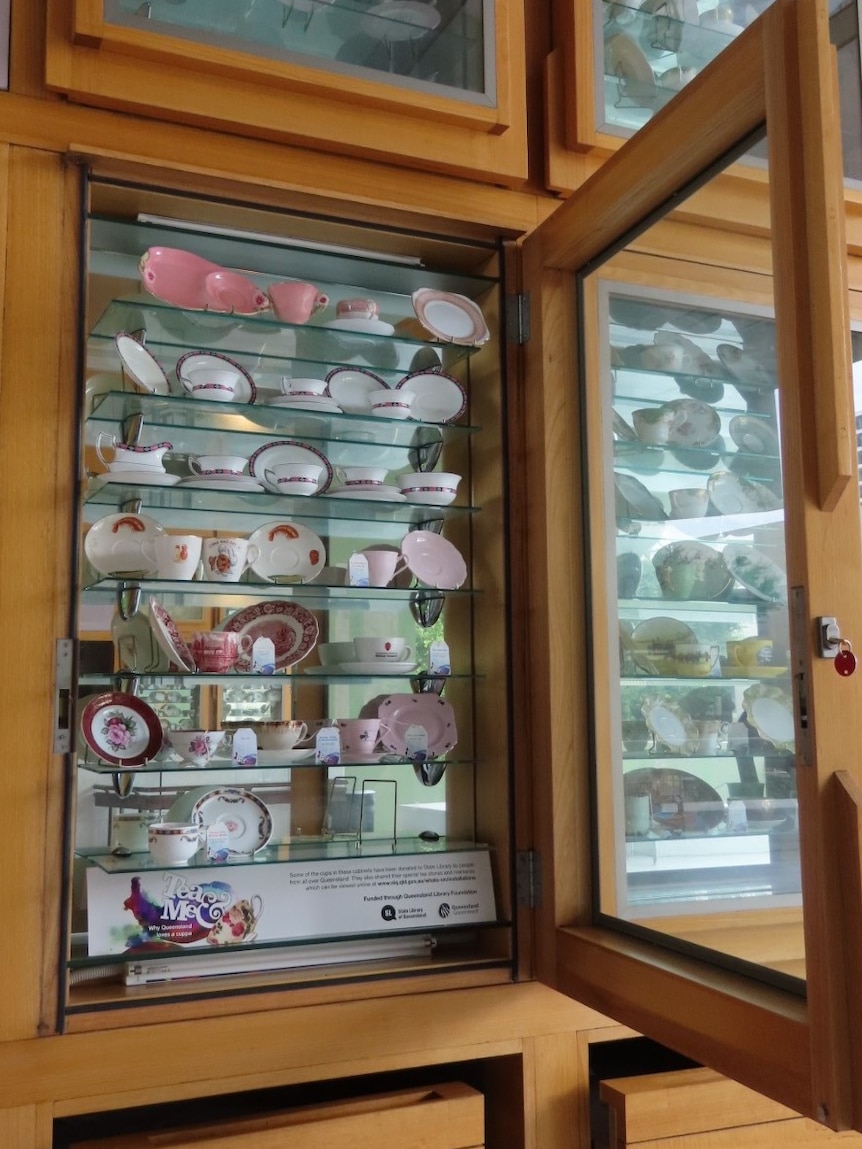 A cabinet full of tea cups and saucers.
