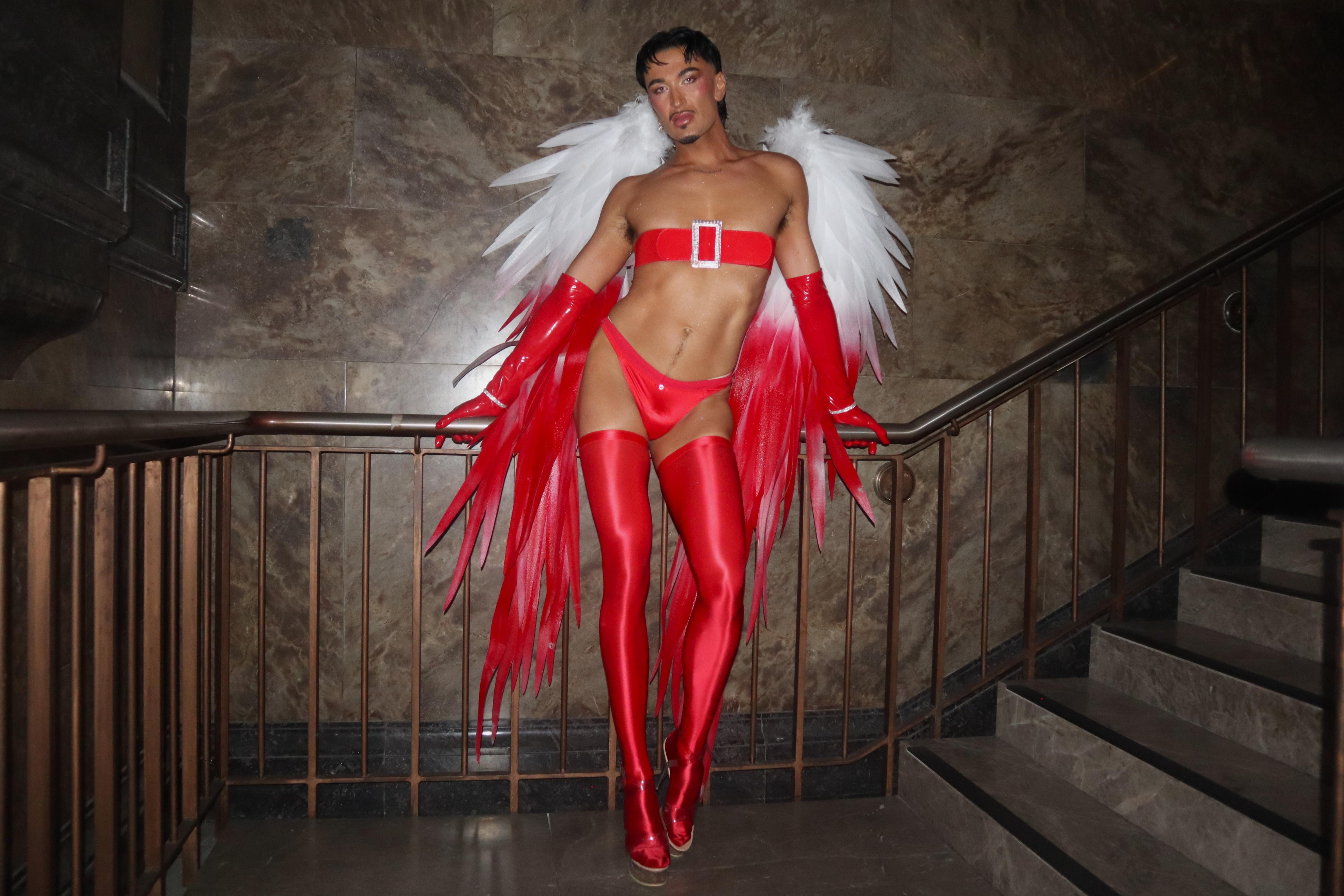 Cyrus Iman lleva el rojo 