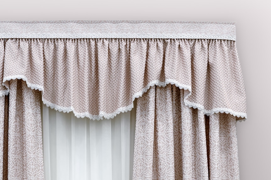 Dense curtains made of natural cotton material with a geometric pattern, soft pelmet and light translucent tulle.