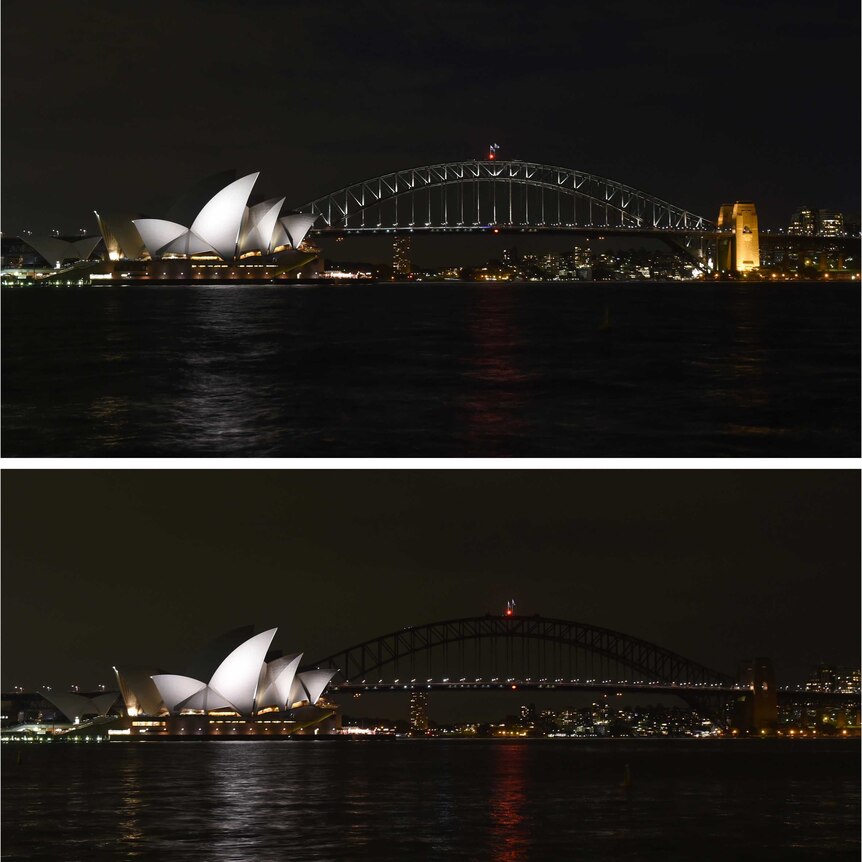 Sydney Harbour Bridge in darkness for Earth Hour
