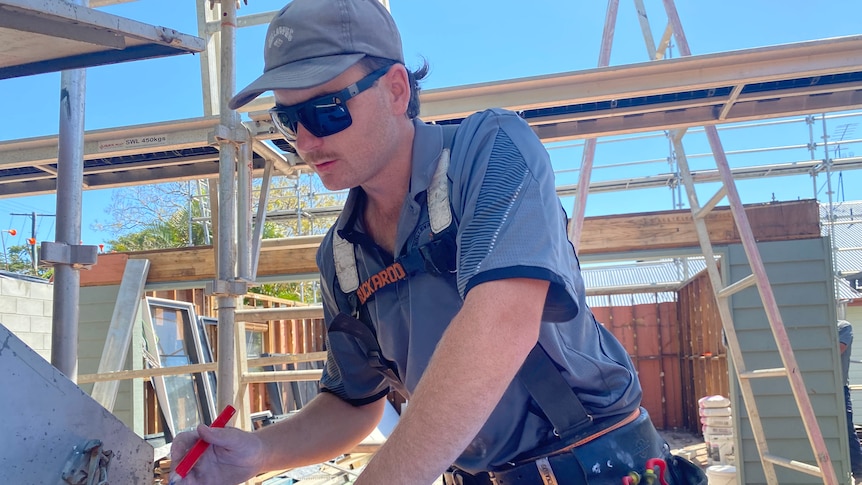 Les constructeurs se préparent au pire mais espèrent le meilleur alors qu’un troisième La Niña est déclaré