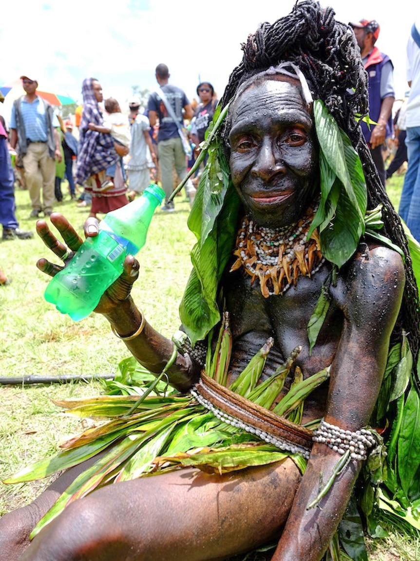 Mama Kepa Wia performer