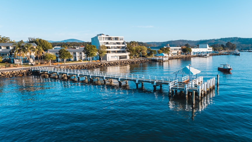 A waterfront view looking at the town of Batemans Bay.