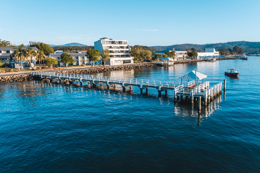 A waterfront view looking at the town of Batemans Bay.