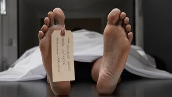 Cadaver on autopsy table, label tied to toe, close-up (Thinkstock: Digital Vision)