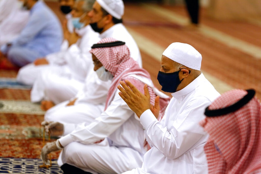 Several worshippers wearing face masks in al-Mirabi Mosque in Saudi Arabia.