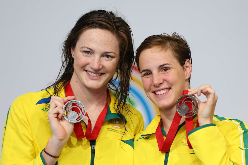 Cate Campbell and Bronte Campbell show off their 50m freestyle medals