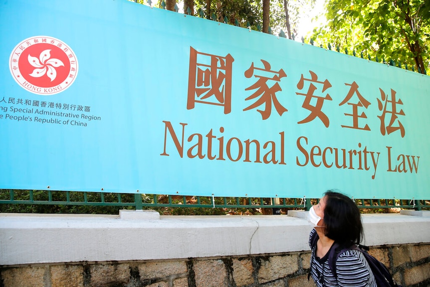 2020年6月30日，香港特区实施港版《国安法》。