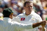 Peter Siddle (right) celebrates with Ricky Ponting