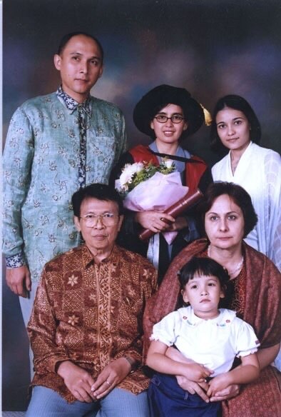 Ines - Wisuda Keluarga