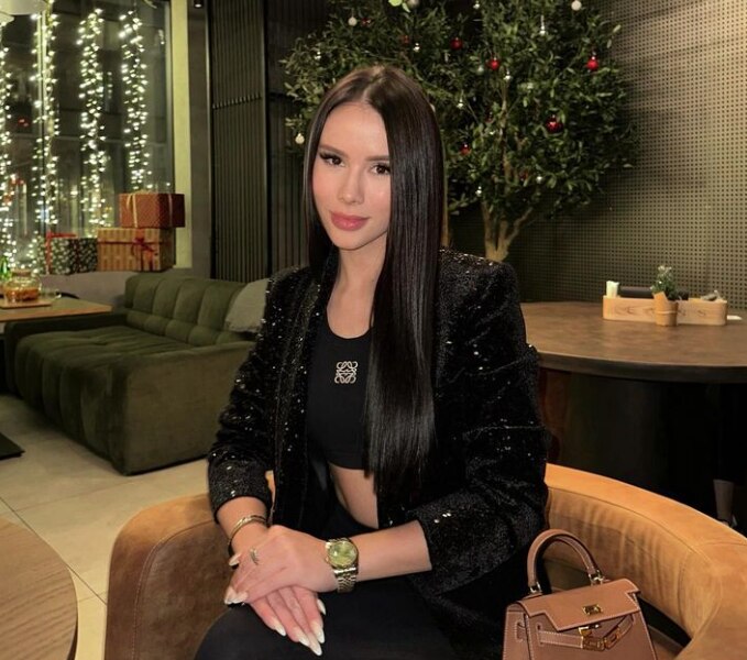 Ukrainian model Sawa Pontyjska reportedly sues Cannes Film Festival over 'force' used on red carpet - Vimarsana News