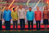 Leaders pose in Phnom Penh