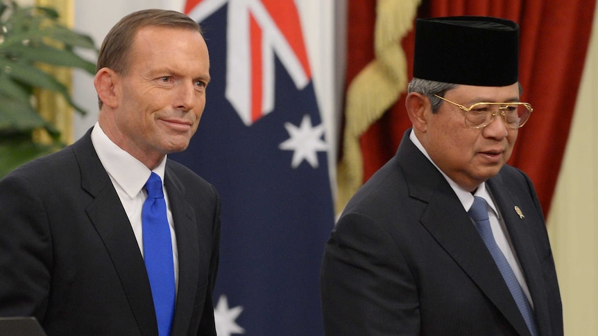 Tony Abbott walks next to Indonesian President Susilo Bambang Yudhoyono