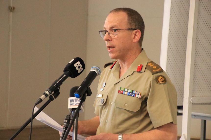 Colonel Paul Bruce addresses a public meeting at Currarong