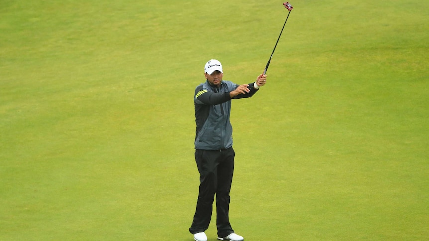 Jason Day having a difficult time at Royal Troon