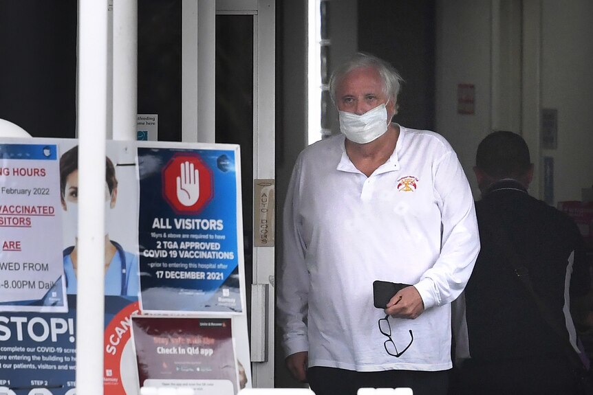 clive palmer in a mask leaving a hospital