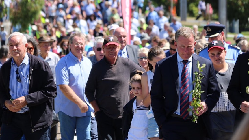 Tasmanian Premier Will Hodgman (r) at Snug 67 bushfire commemoration