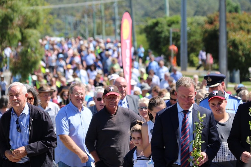 Tasmanian Premier Will Hodgman (r) at Snug 67 bushfire commemoration