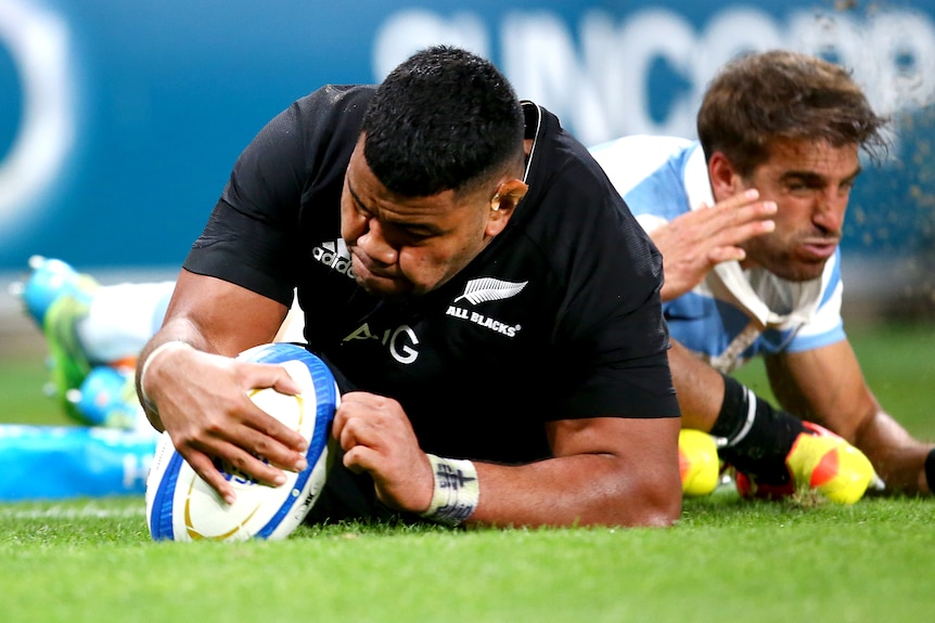 An All Blacks player scores a try against Argentina.
