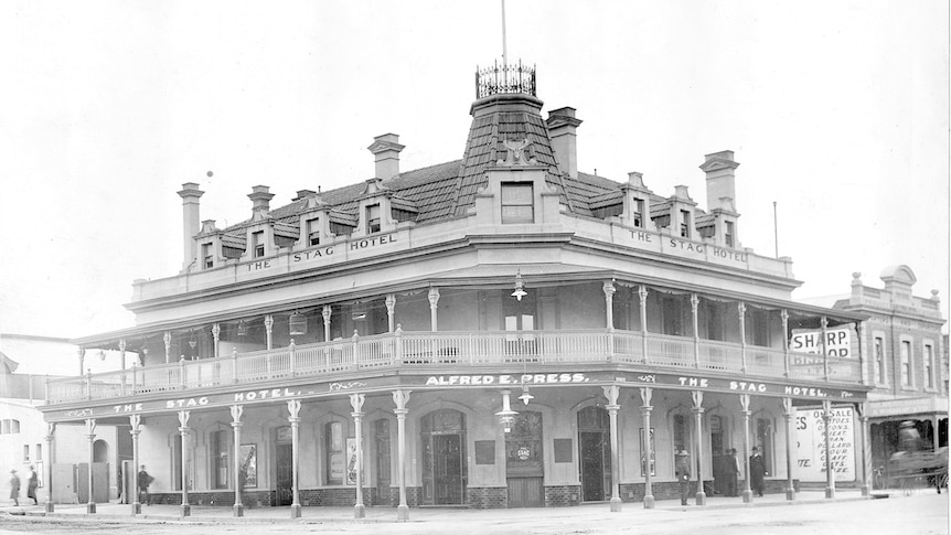 The newly renovated Stag Hotel in 1910.