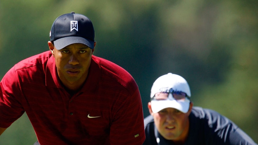 Tiger and Leishman line up putts