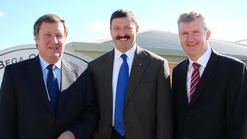 Federal member for Eden-Monaro Mike Kelly works with the rural community. He is with Tony Burke agriculture minister (R) and farm leader Max Roberts (L)