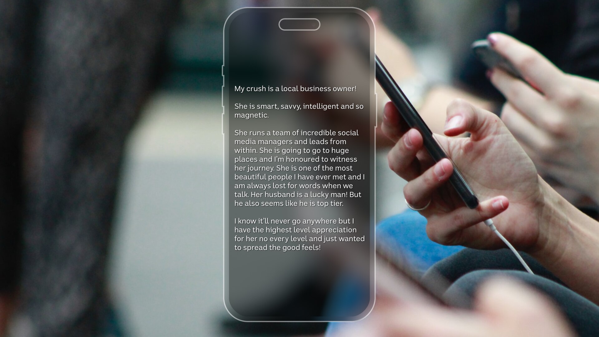La pantalla de un teléfono con una confesión escrita de un enamoramiento por un empresario local casado.