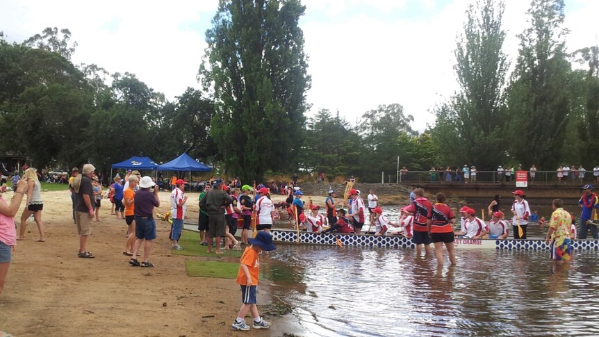 A team prepares to race