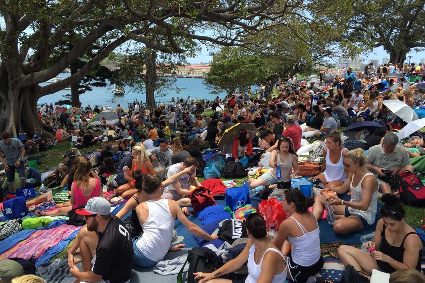 New Year's Eve crowd building at Mrs Macquarie's Chair